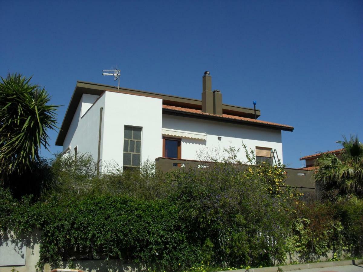 Casa Vacanze"Il Bouganville" Carbonia Exterior photo