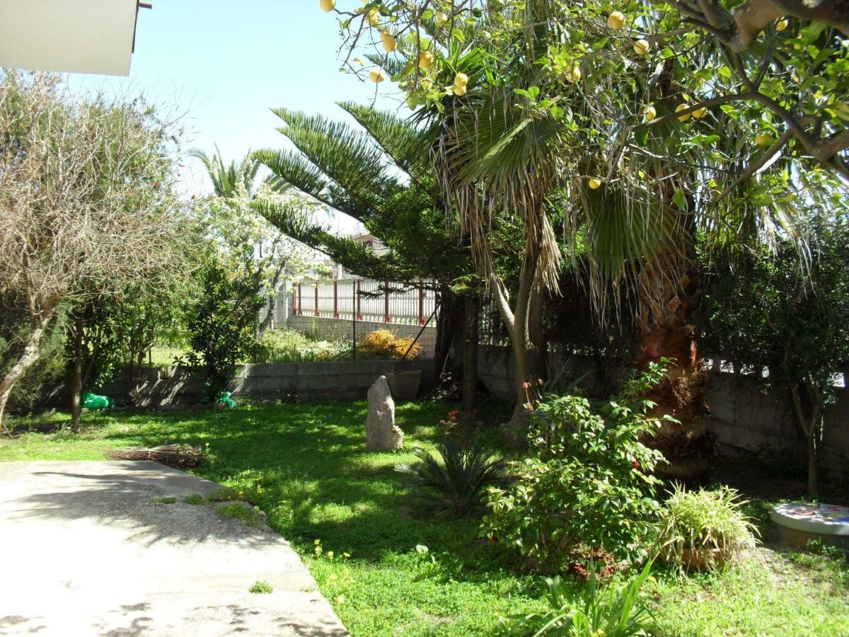 Casa Vacanze"Il Bouganville" Carbonia Exterior photo